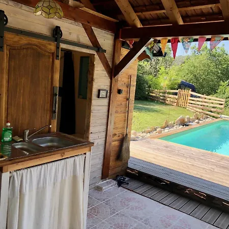 La Roulotte Du Coustal, Climatise Luxury tent *