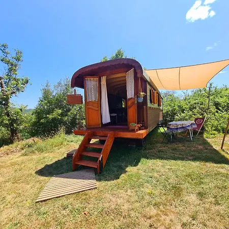 Luxury tent La Roulotte Du Coustal, Cajarc, Lot Cajarc