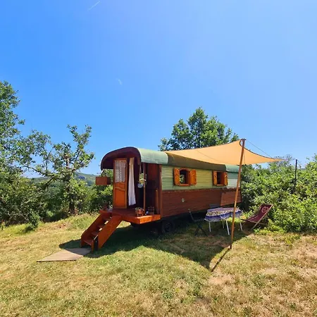 Luxury tent La Roulotte Du Coustal, Cajarc, Lot