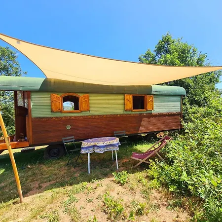 Luxury tent La Roulotte Du Coustal, Cajarc, Lot *
