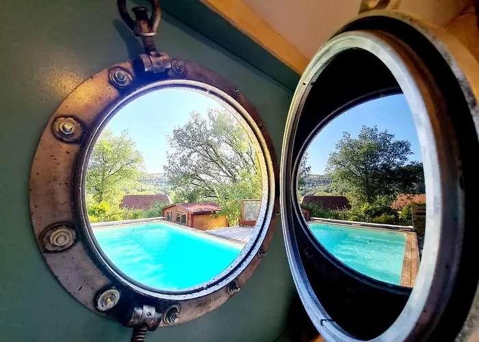 Luxury tent La Roulotte Du Coustal, Cajarc, Lot