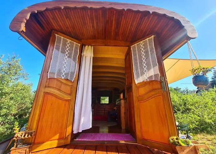 La Roulotte Du Coustal, Cajarc, Lot Luxury tent Cajarc