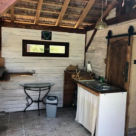 La Roulotte Du Coustal, Cajarc, Lot ラグジュアリーテント カジャルク