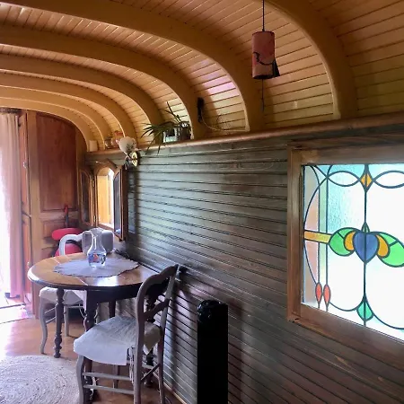 La Roulotte Du Coustal, Cajarc, Lot ラグジュアリーテント *