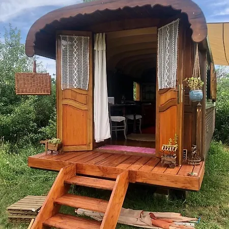 ラグジュアリーテント La Roulotte Du Coustal, Cajarc, Lot *