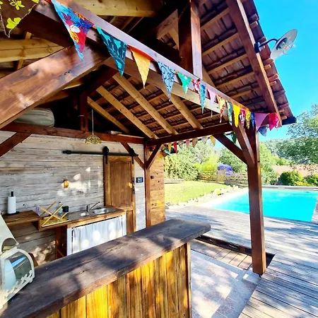 Luxussátor La Roulotte Du Coustal, Climatise *
