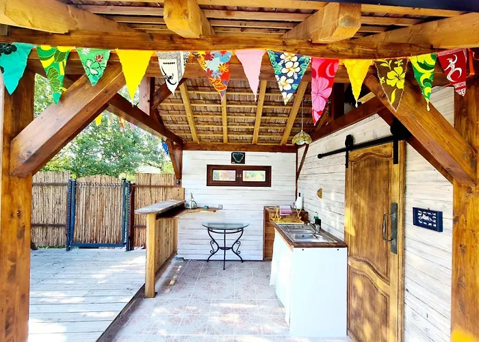 La Roulotte Du Coustal, Cajarc, Lot * Cajarc